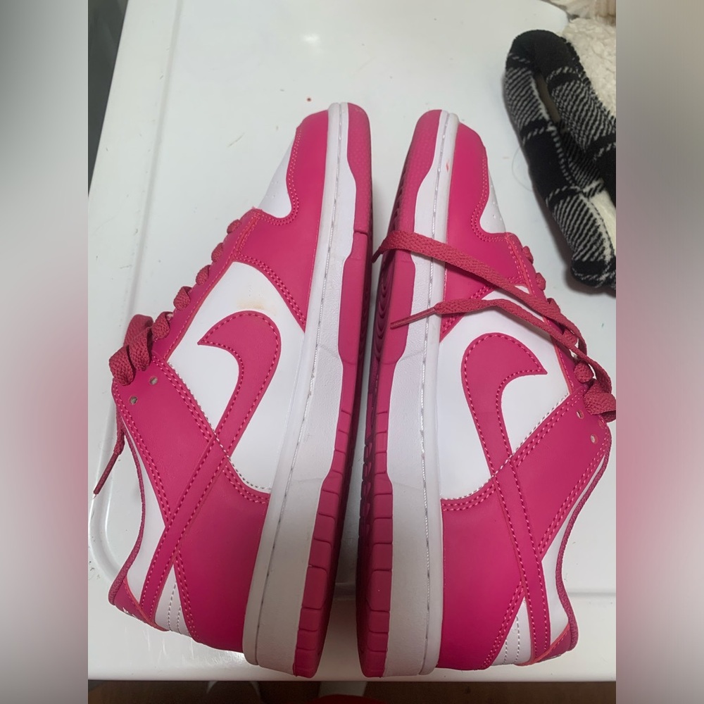 nike laser fushia dunks women’s